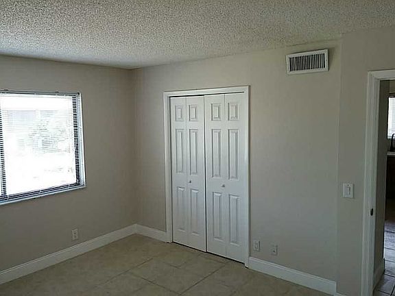 5th image of 326 Lakeview Dr APT 201