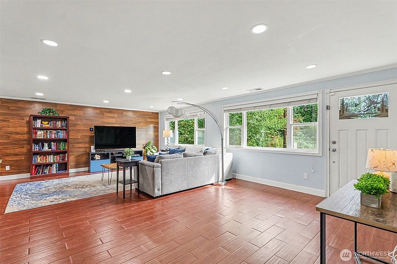 2nd image of 5604 123rd Avenue SE