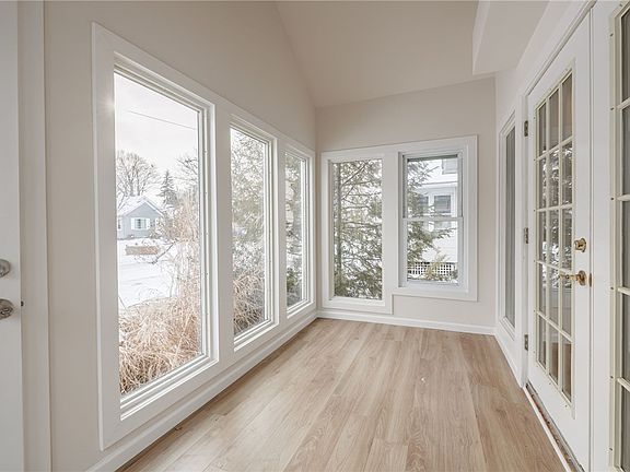 3rd image of 92 Wheeldon Dr