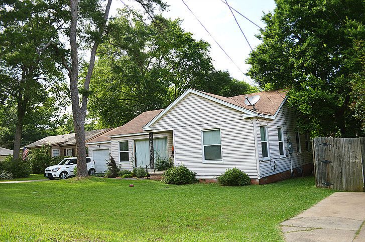 2nd image of 2211 Sampson Pl