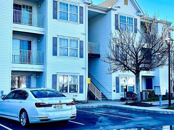2nd image of 328 Waterford Dr Unit 328