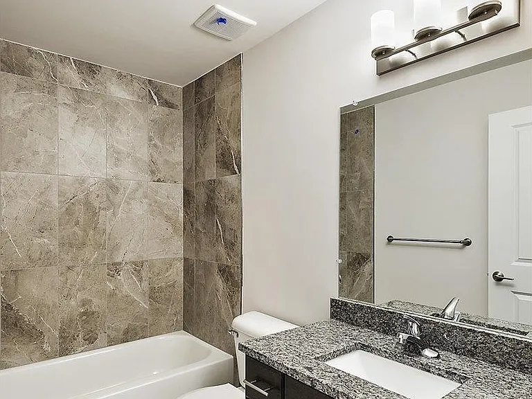8292 Heywood Cir — Photo 10