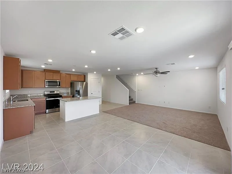 5 bed, 3.0 bath, 2290 sqft, $2,340 — Photo 2