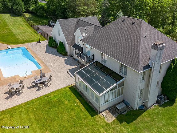 5th image of 550 Lantern Hill Rd