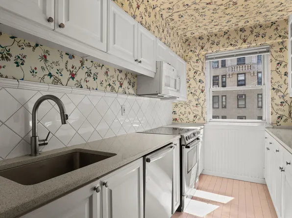 120 East 81st Street image 6 of 10