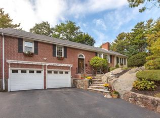 2 Squire Ln, Lynnfield, MA 01940