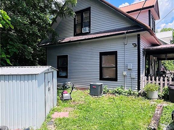 4th image of 2403 Main St
