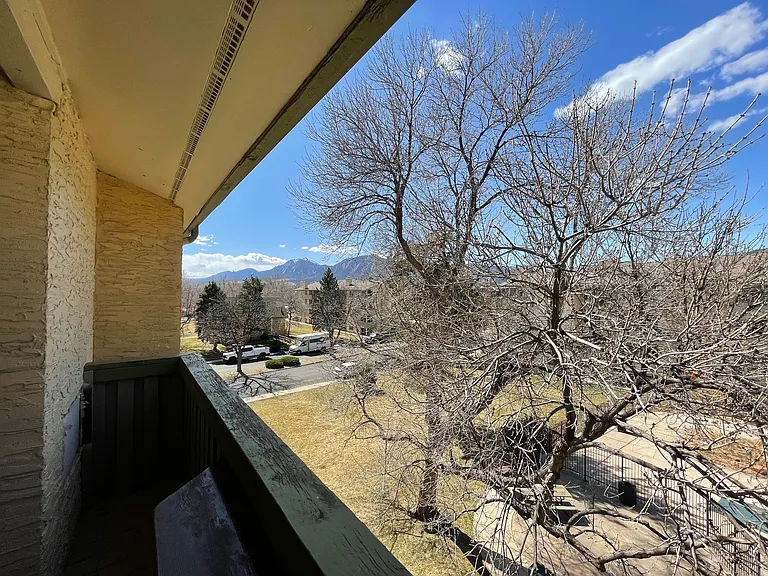 Welcome to Stratford Park West with views of the Flatirons.