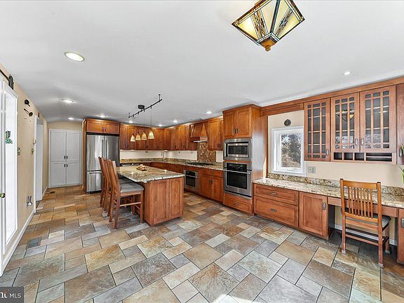 5th image of 114 Cornell Rd