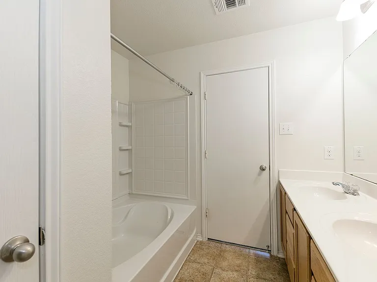 1141 Renaissance Trl — Photo 11