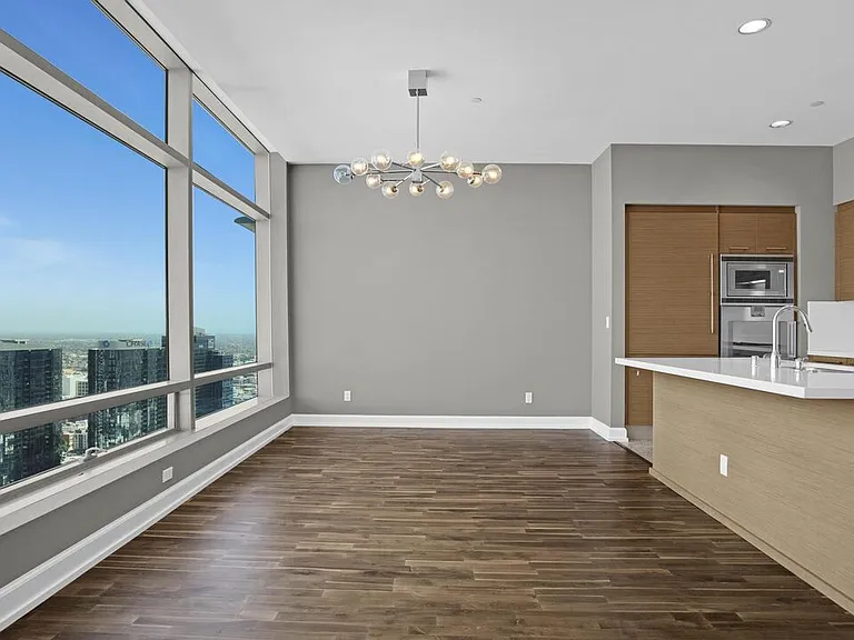 900 W Olympic Blvd #39C — Photo 3