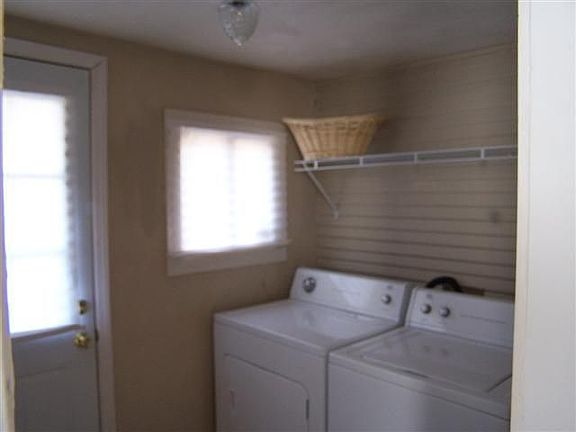 Entry-level laundry room