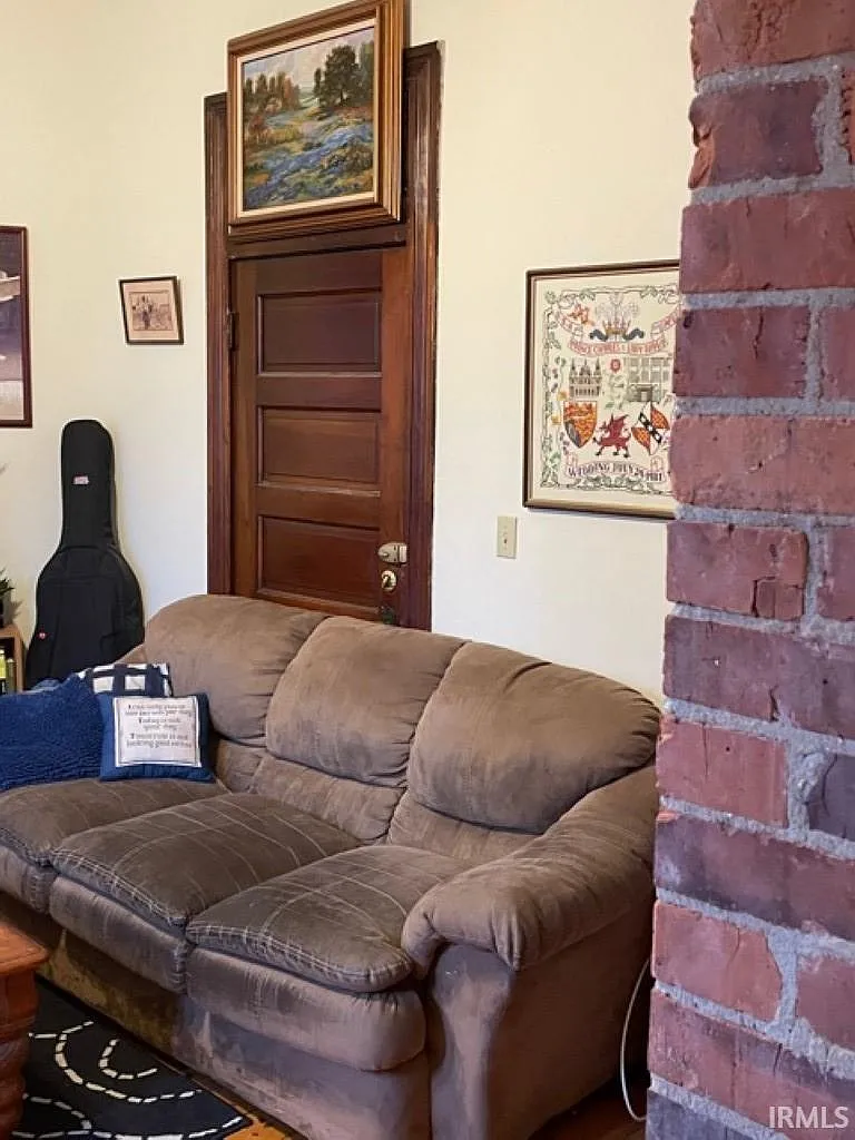 1 bed, 1.0 bath, 450 sqft, $825 — Photo 2