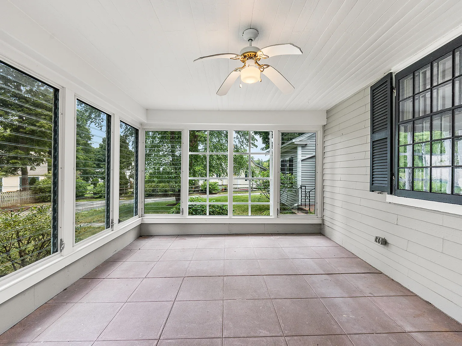 4 bed, 3300 sqft, $5,750 — Photo 3