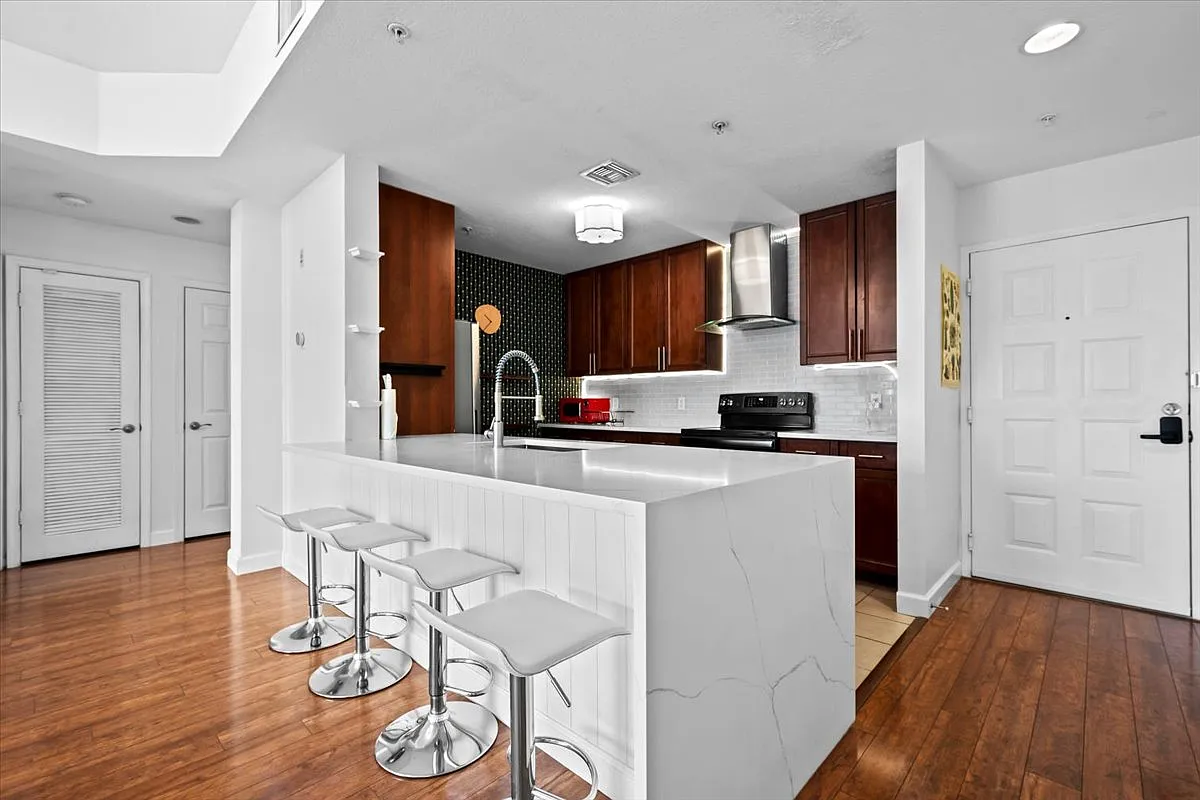 1200 Town Center Dr — Photo 1