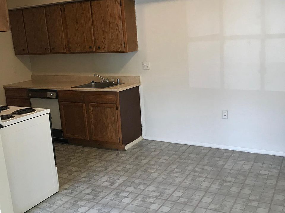 Eat-in kitchen