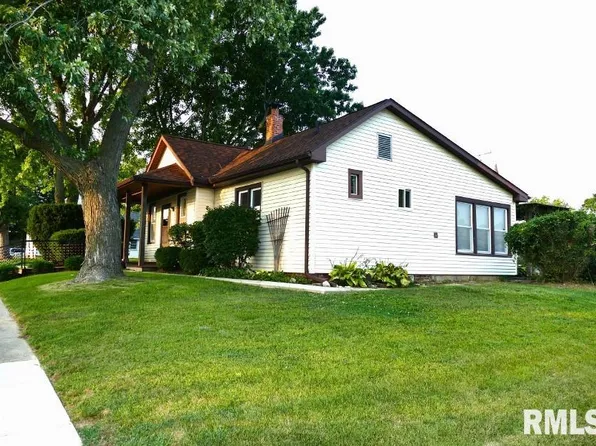 612 N Franklin St, Roanoke, IL 61561