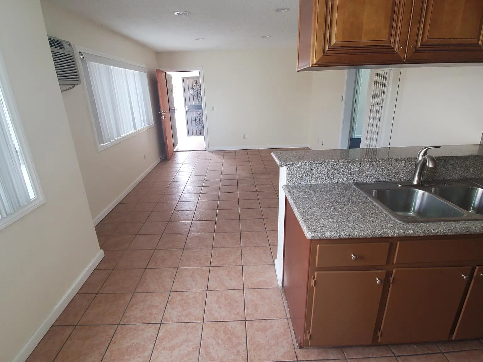709 N Bunker Hill Ave — Photo 3