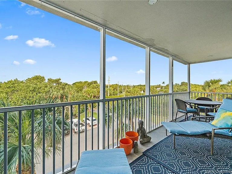 669 NE Plantation Rd #201 — Photo 21