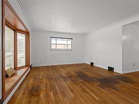 3rd image of 2201 Parklyn St