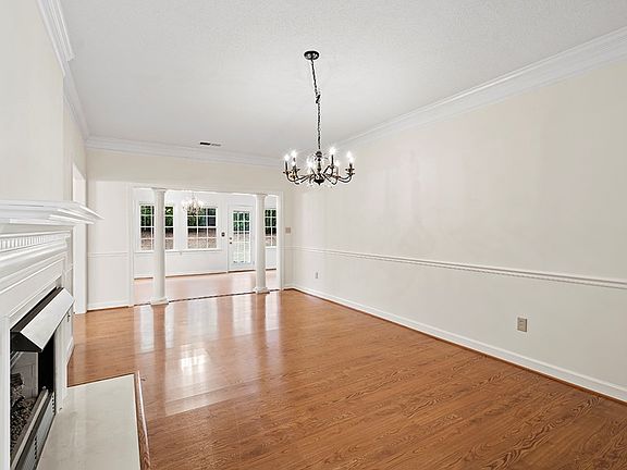 4th image of 143 Devon Park Dr