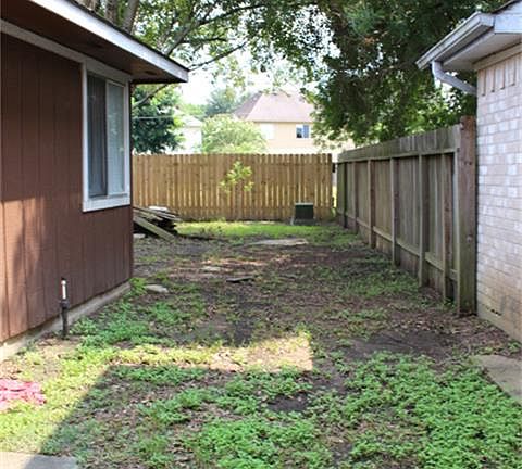 4th image of 1921 Greenwood Dr