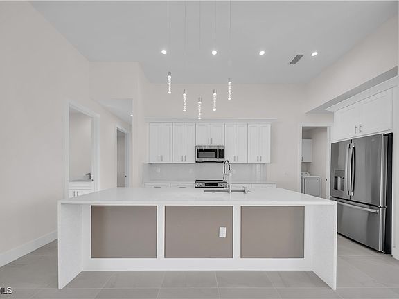 5th image of 143 SE 22nd Terrace Cpe