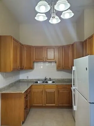99 W Commerce St #1