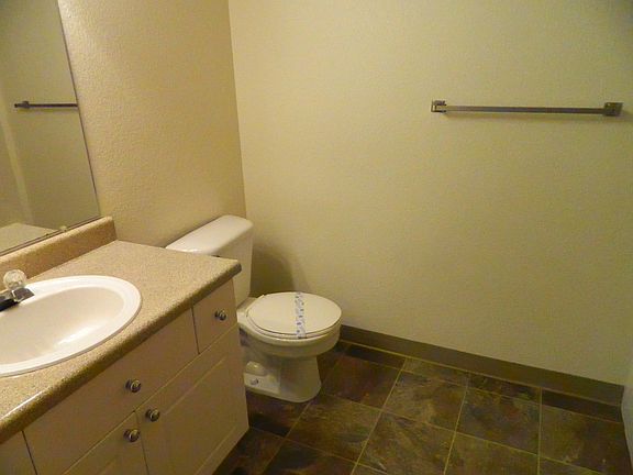 5th image of 838 SE Cochran Dr #205
