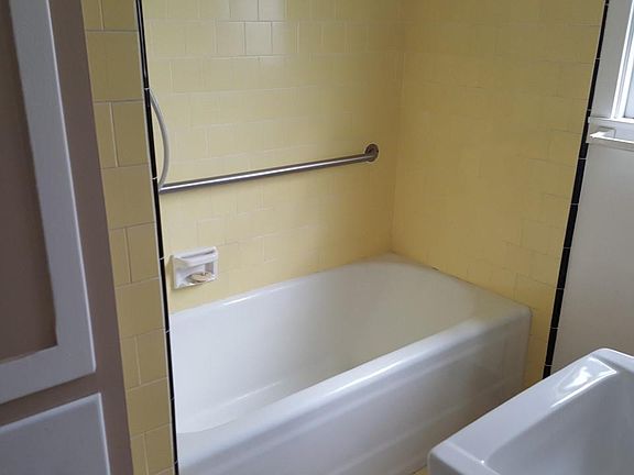 3rd image of 3230 W St