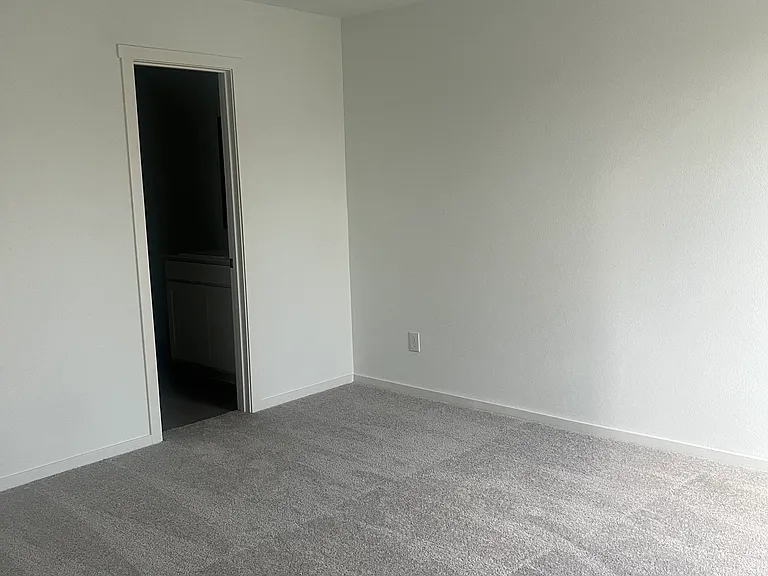 1305 Gratiot Dr — Photo 8