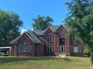 25584 W Ten Mile Rd, Southfield, MI 48033