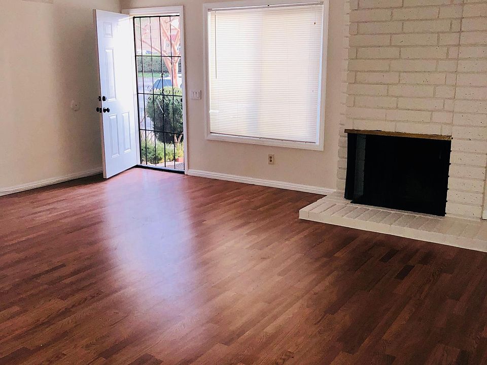 fireplace is decorative (nonfunctioning)