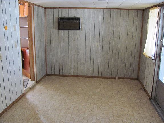 3rd image of 6610 N Elizabeth St