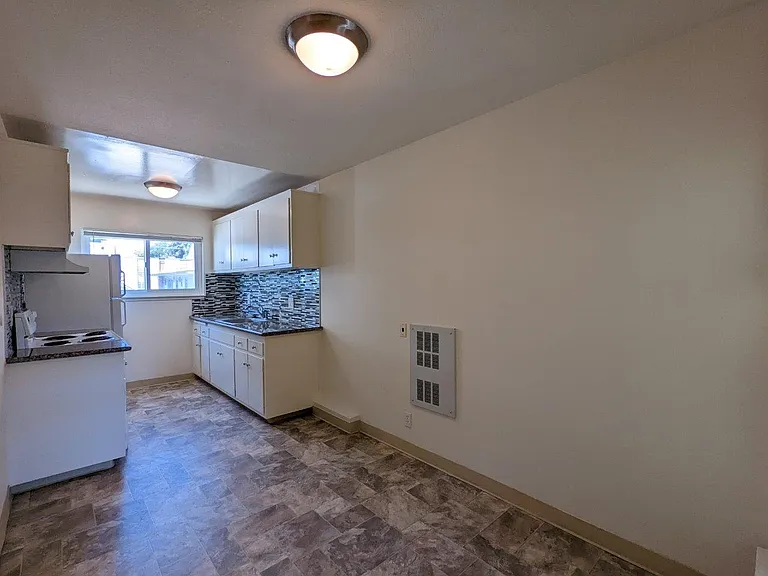 Vanguard Apartments — Photo 17