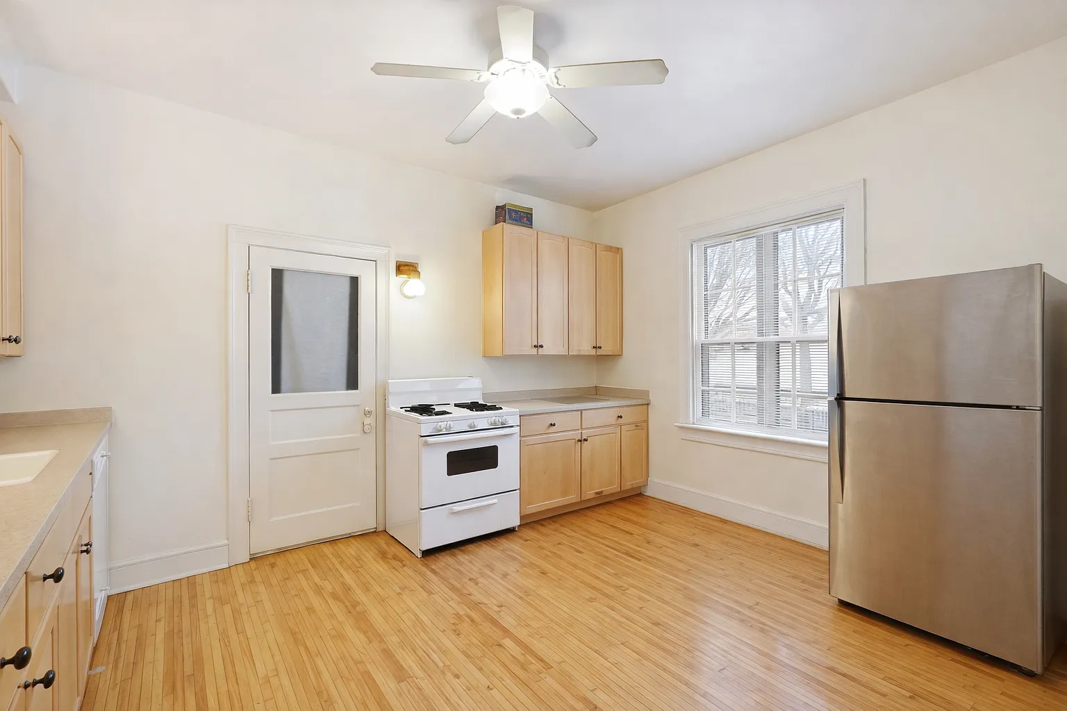 10 bed, $6,300 — Photo 3