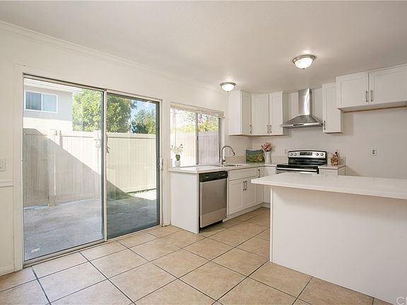 3rd image of 2715 W Northwood #75