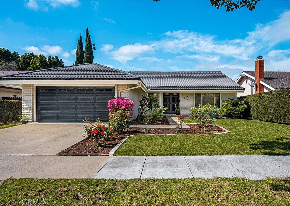 1st image of 762 S Breezy Way