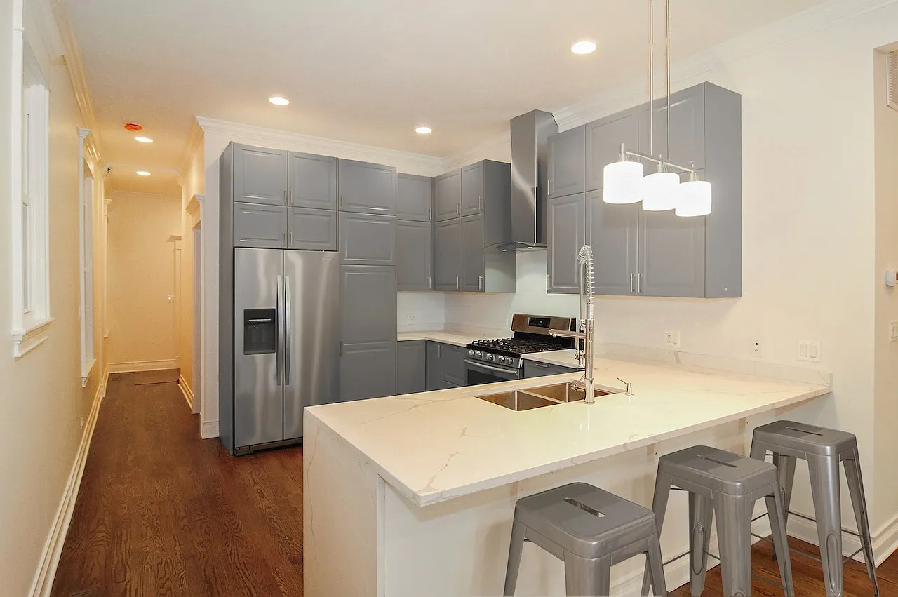 4153 N Western Avenue — Photo 4