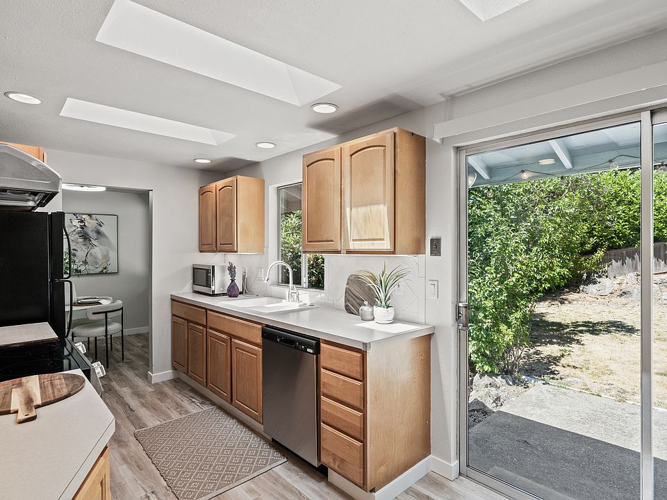 13726 SE 24th St, Bellevue, WA 98005 | Zillow