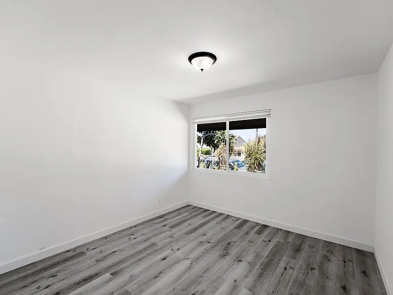 2316 E Jewett St — Photo 6