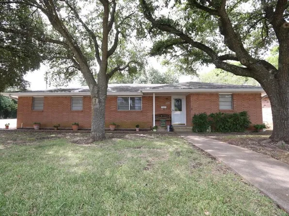 1400 W 6th St, Mc Gregor, TX 76657