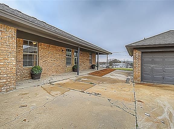 5th image of 271 Diamond Ln N