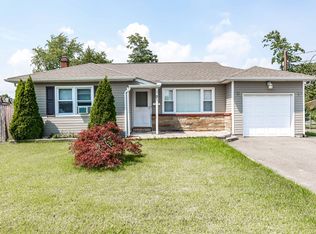 91 Liberty Ave, North Babylon, NY 11703