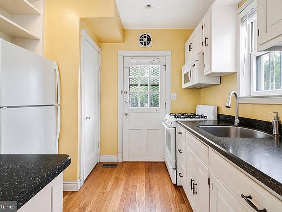 5th image of 5703 Blair Rd NE