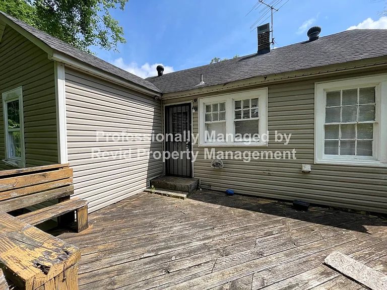 3560 Stuart Rd — Photo 2