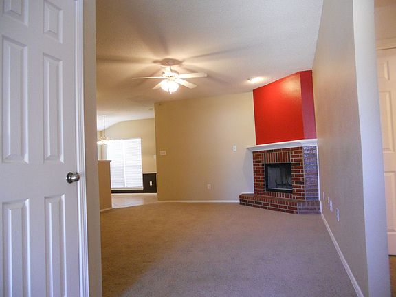 New Paint/Carpet in All Rooms