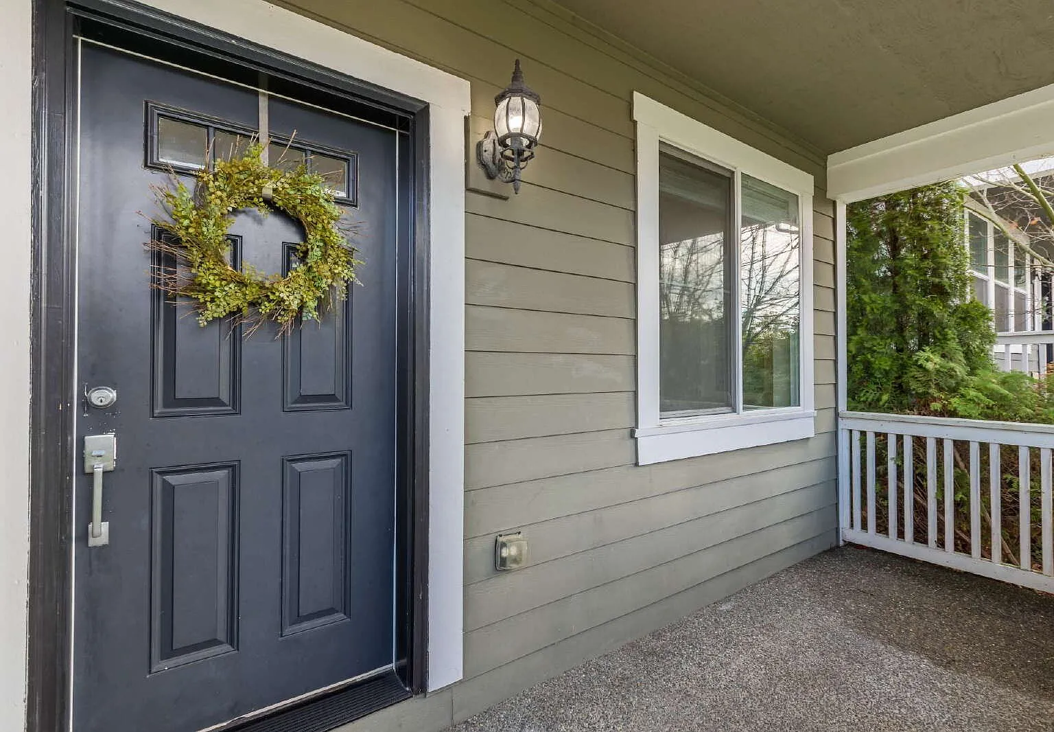 Enjoy this immaculate home in a park-like setting showcasing the beauty of the Issaquah Highland ... — Photo 2