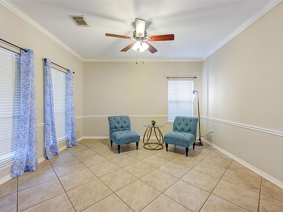 4th image of 818 Laurel Green Rd
