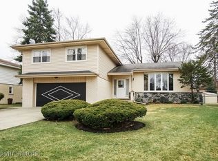 2424 S Shag Bark Trl, Arlington Heights, IL 60005